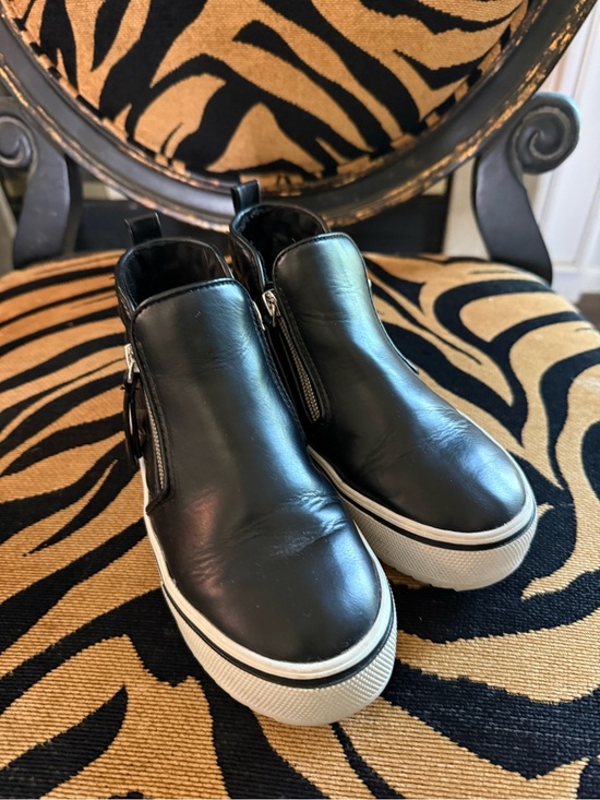 Steve Madden Other - Girls Size 2 Steve Madden Leather Slip-On Platform Sneakers with White Soles